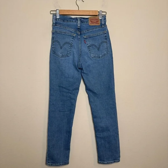 Levi’s Wedgie Straight Jeans - Picture 8 of 13